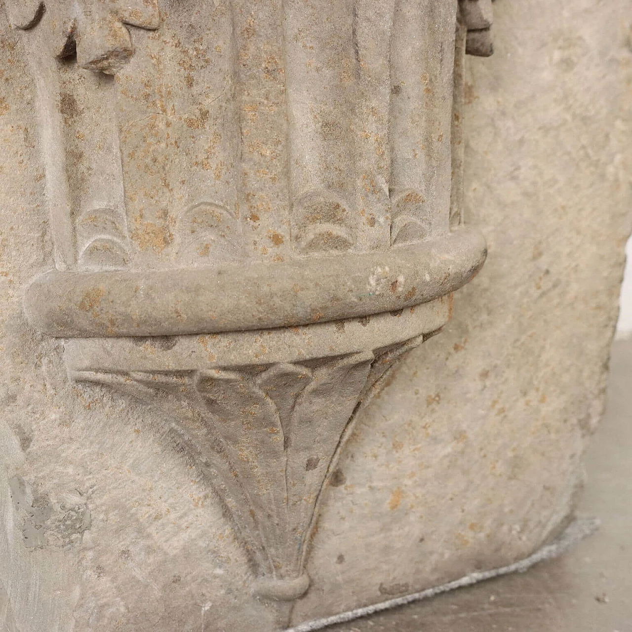 Coppia di mensole realizzate con capitelli Neoclassici 8