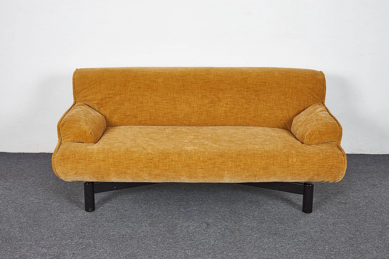 Sinbad sofa and coffee table by Vico Magistretti for Cassina, 1981 4