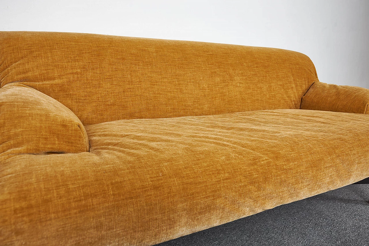 Sinbad sofa and coffee table by Vico Magistretti for Cassina, 1981 13