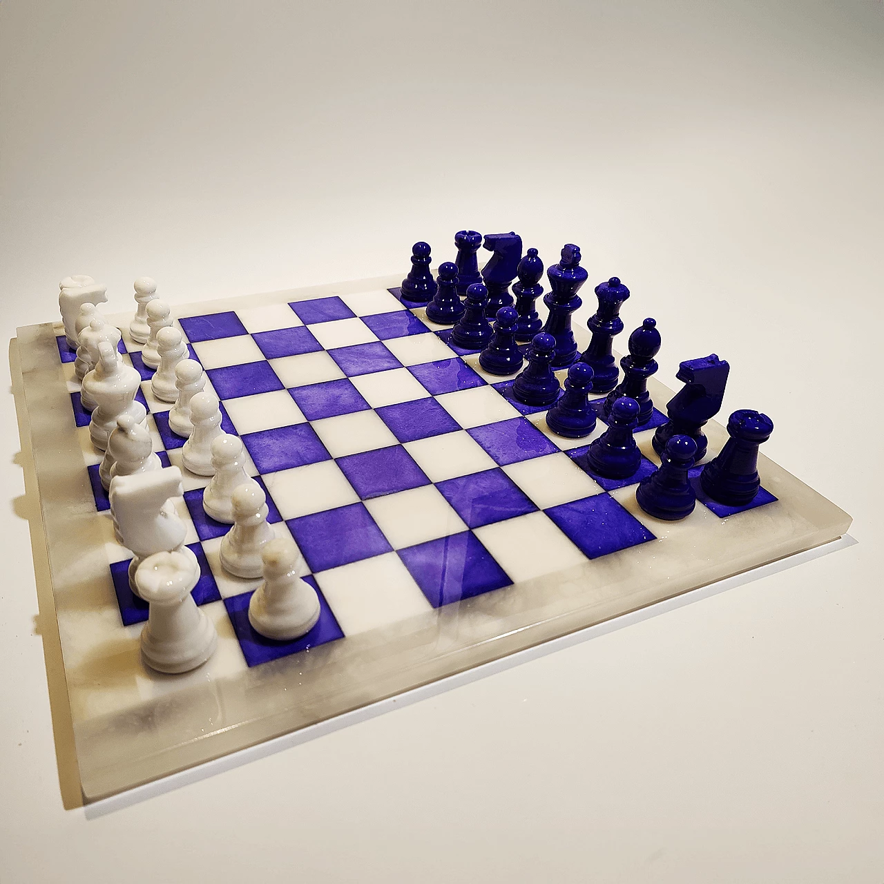 Scacchiera e scacchi in alabastro di Volterra, anni '70 1