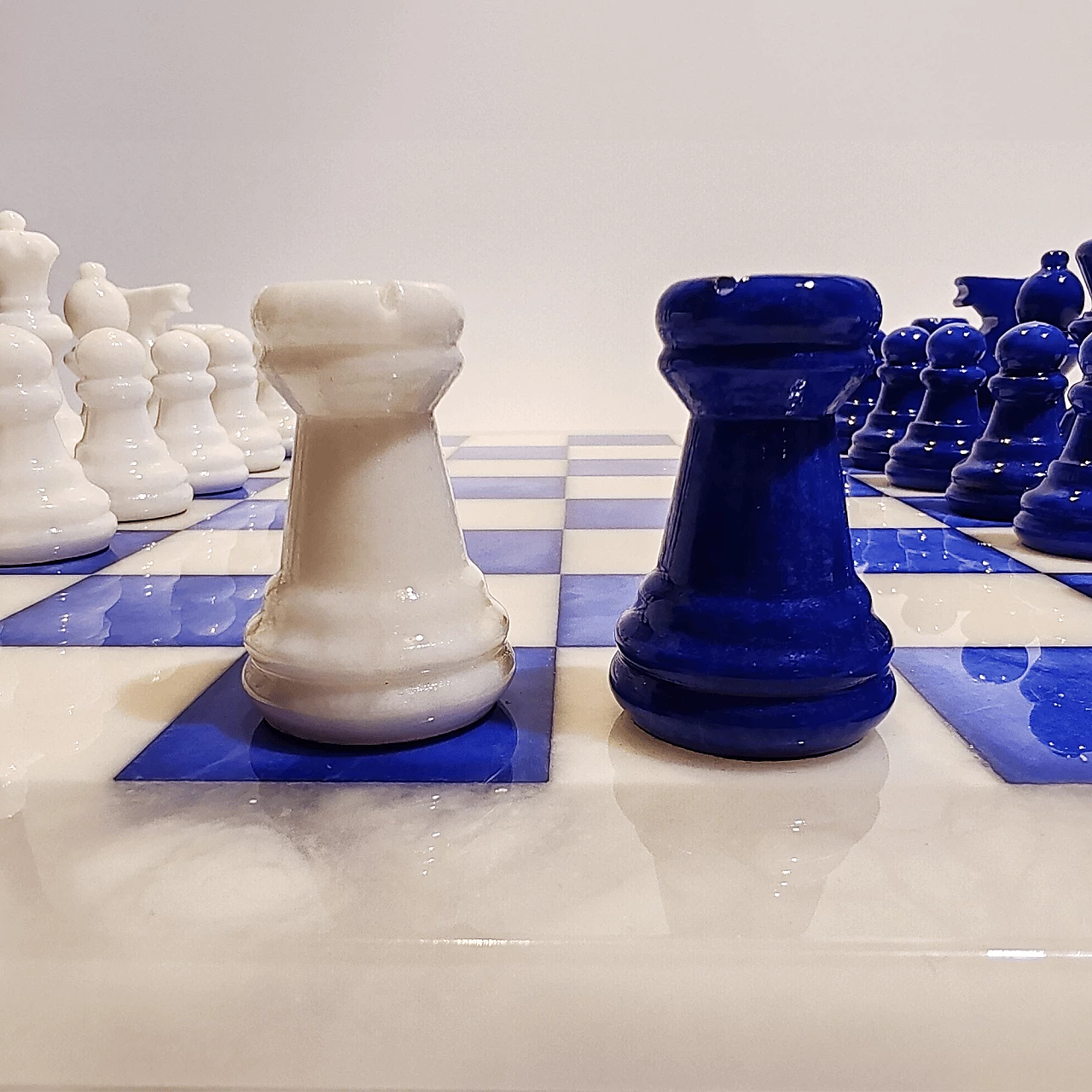 Scacchiera e scacchi in alabastro di Volterra, anni '70 9