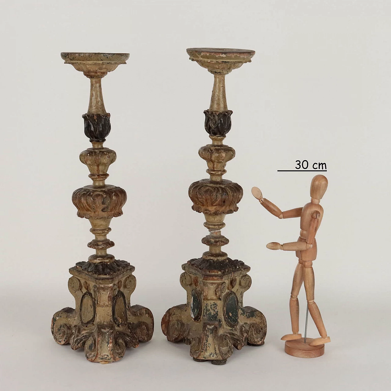 Pair of carved and lacquered wood torch holders, 18th century 2
