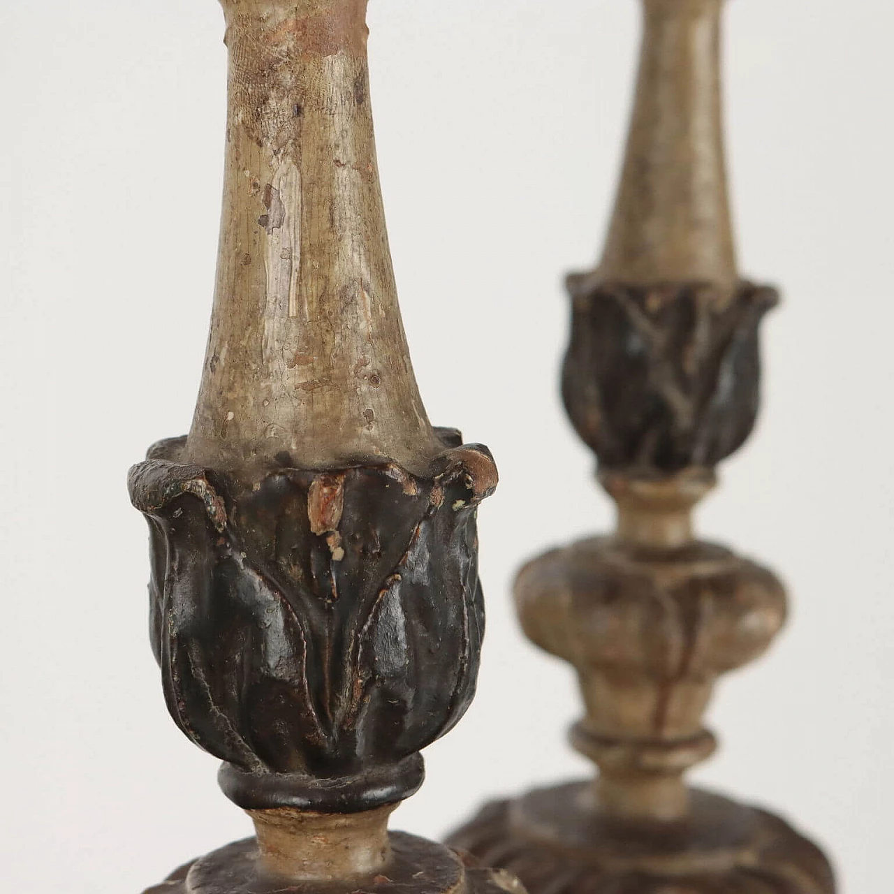 Pair of carved and lacquered wood torch holders, 18th century 4