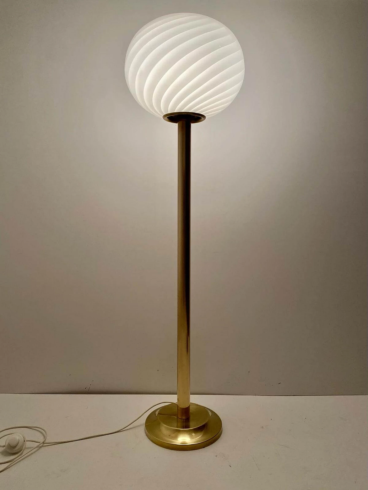 Lampada da terra in ottone nello stile di Venini, anni '60 2
