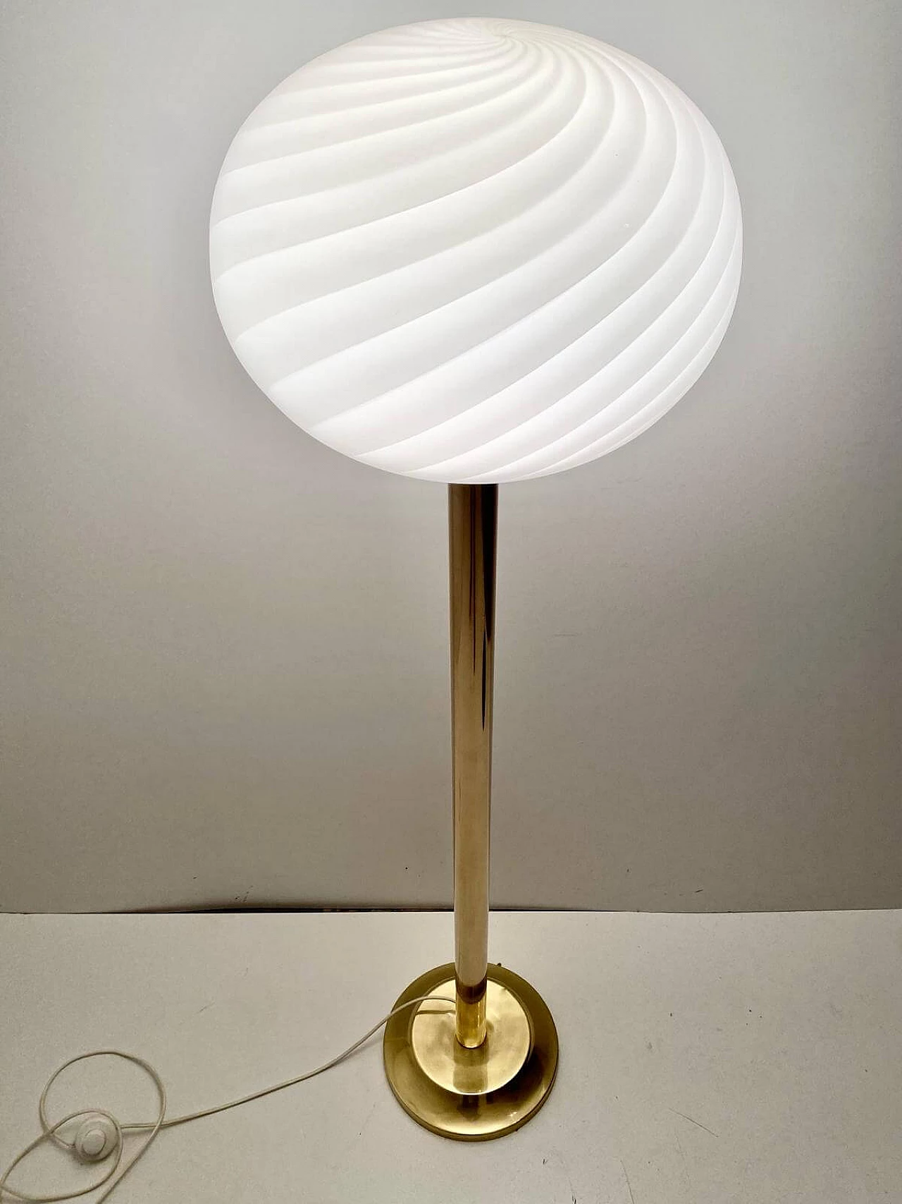 Brass floor lamp in the style of Venini, 1960s 7