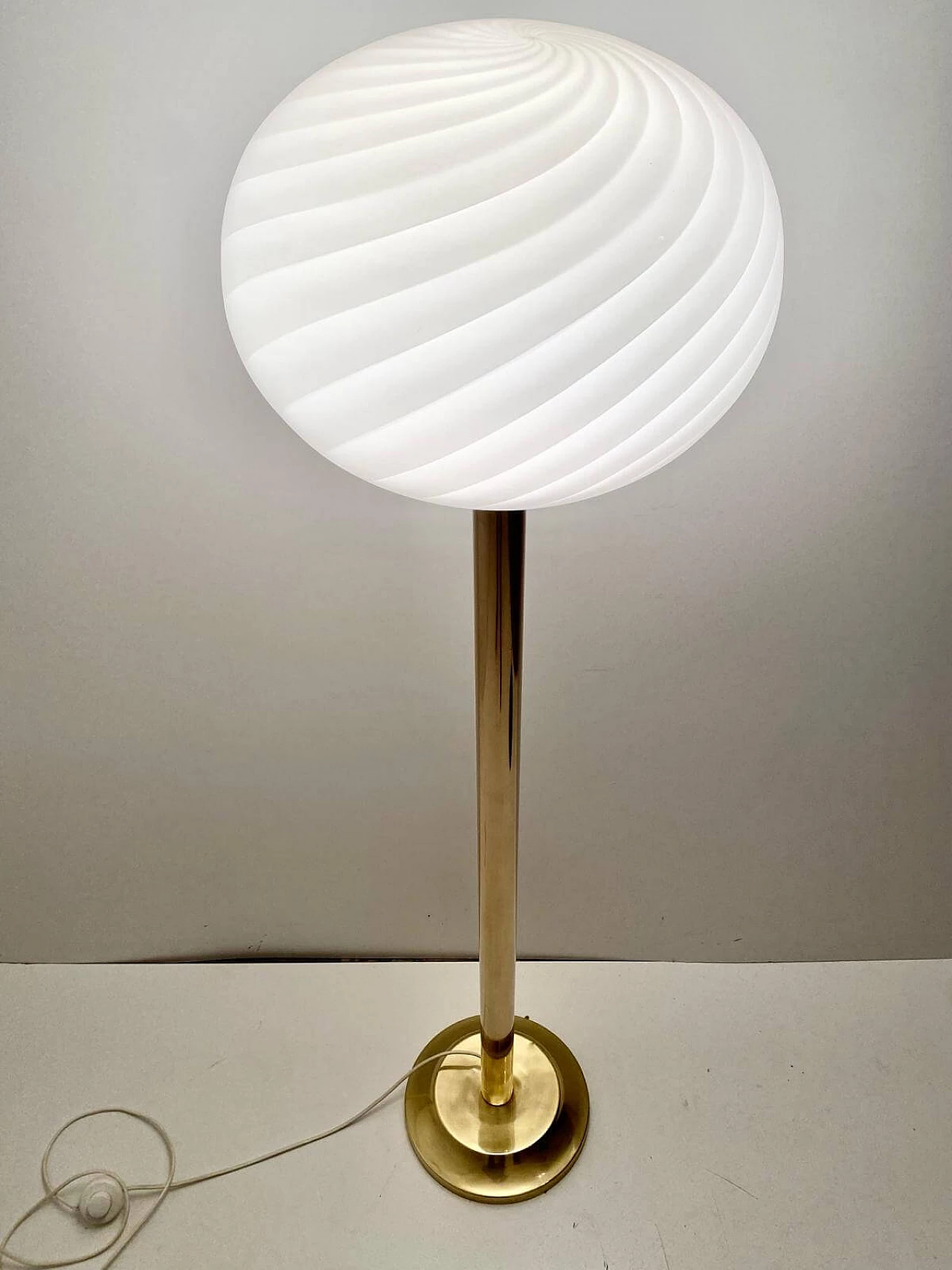 Lampada da terra in ottone nello stile di Venini, anni '60 7