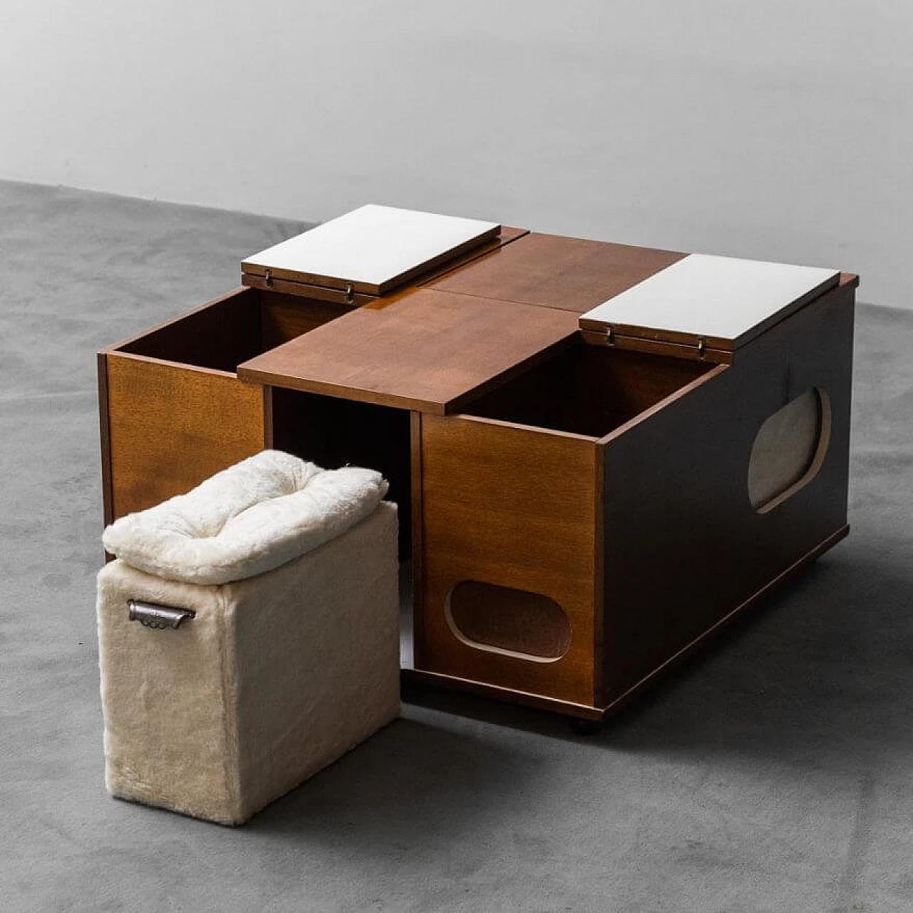 Tavolino da caffè in legno con giradischi, portabottiglie e pouf, anni '70 2