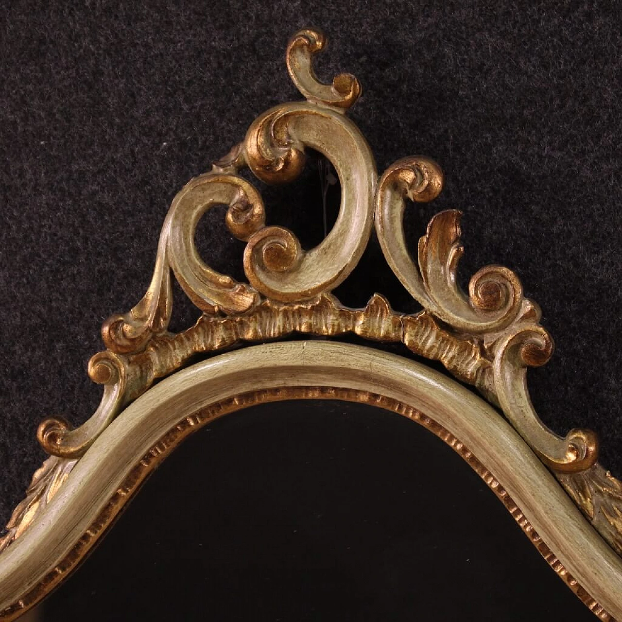 Specchiera in legno scolpito, laccato e dorato in stile veneziano, anni '80 5