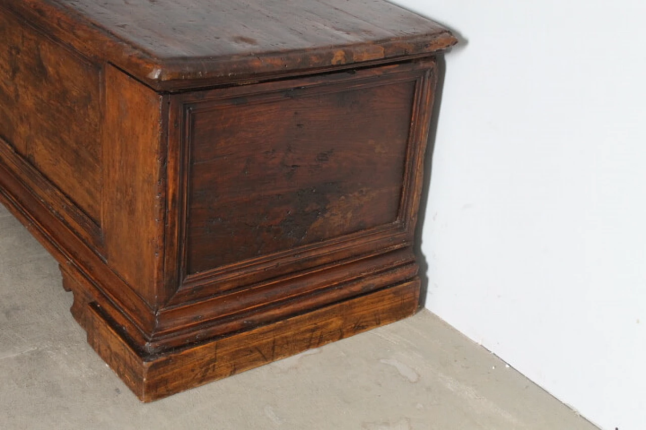 Emilian solid poplar chest, 17th century 7