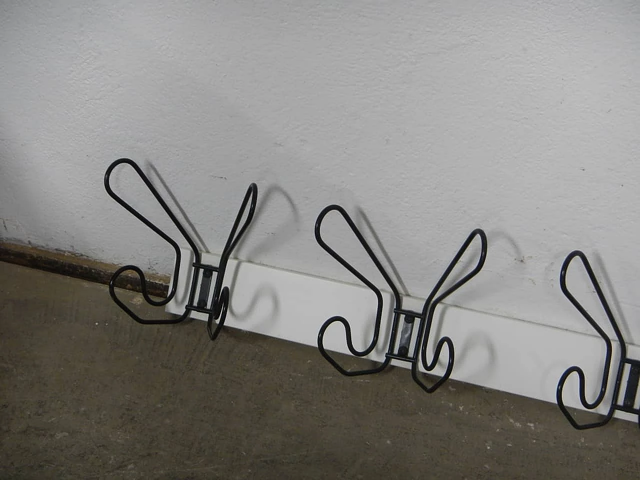 Appendiabiti in abete e metallo, anni '80 6