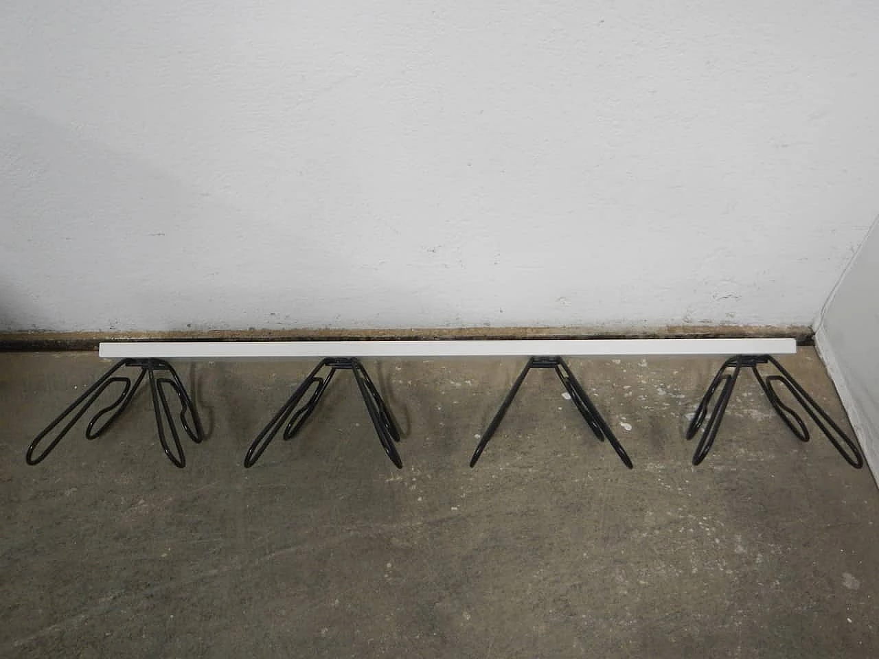 Appendiabiti in abete e metallo, anni '80 7