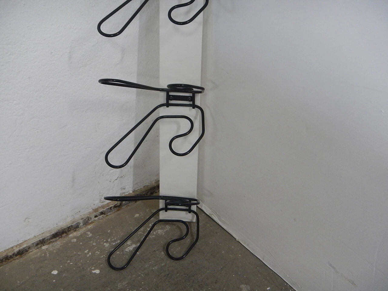 Appendiabiti in abete e metallo, anni '80 9