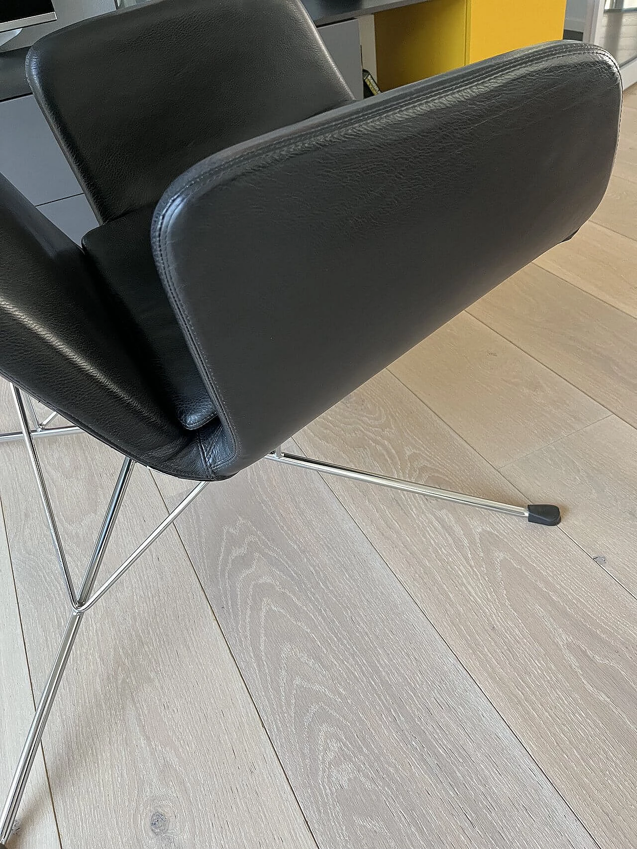 Mylord armchair in black leather by Alfredo Häberli for Zanotta 5