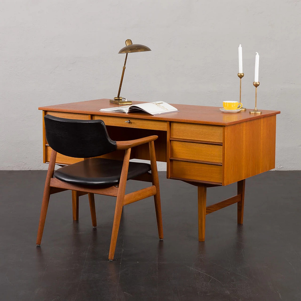 Scrivania vintage freestanding in teak con 7 cassetti, anni '60 3