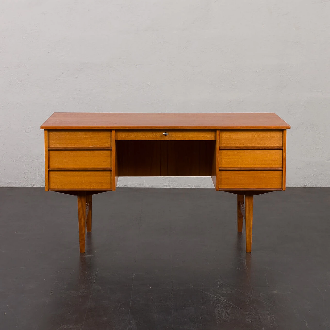 Scrivania vintage freestanding in teak con 7 cassetti, anni '60 6