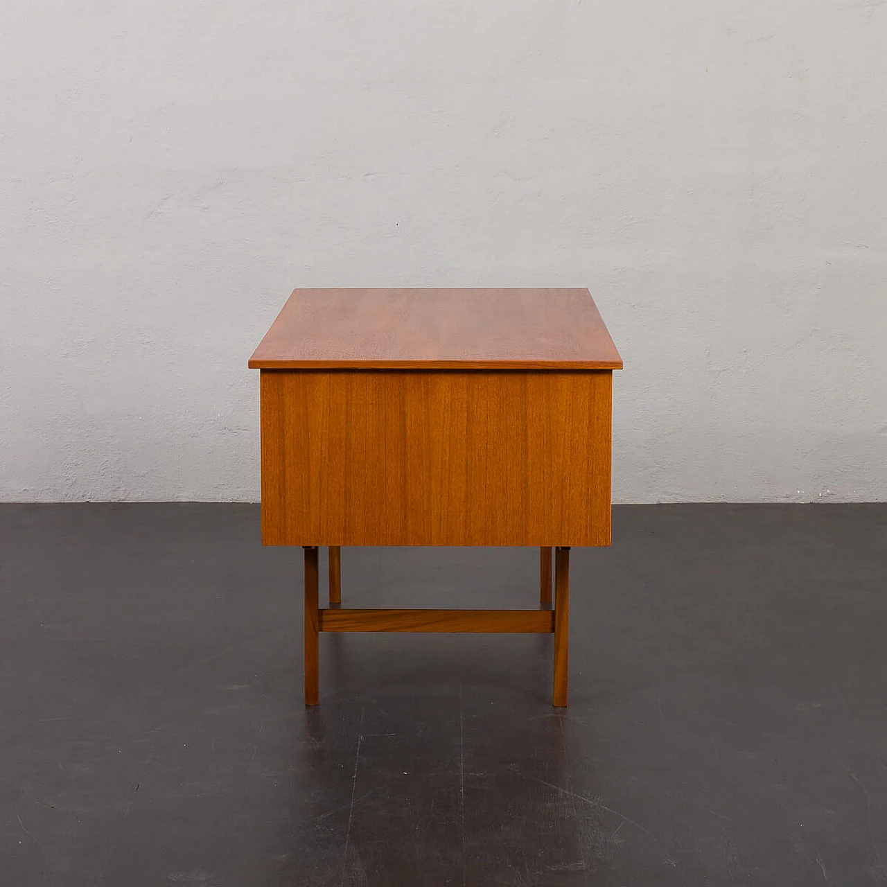 Scrivania vintage freestanding in teak con 7 cassetti, anni '60 8