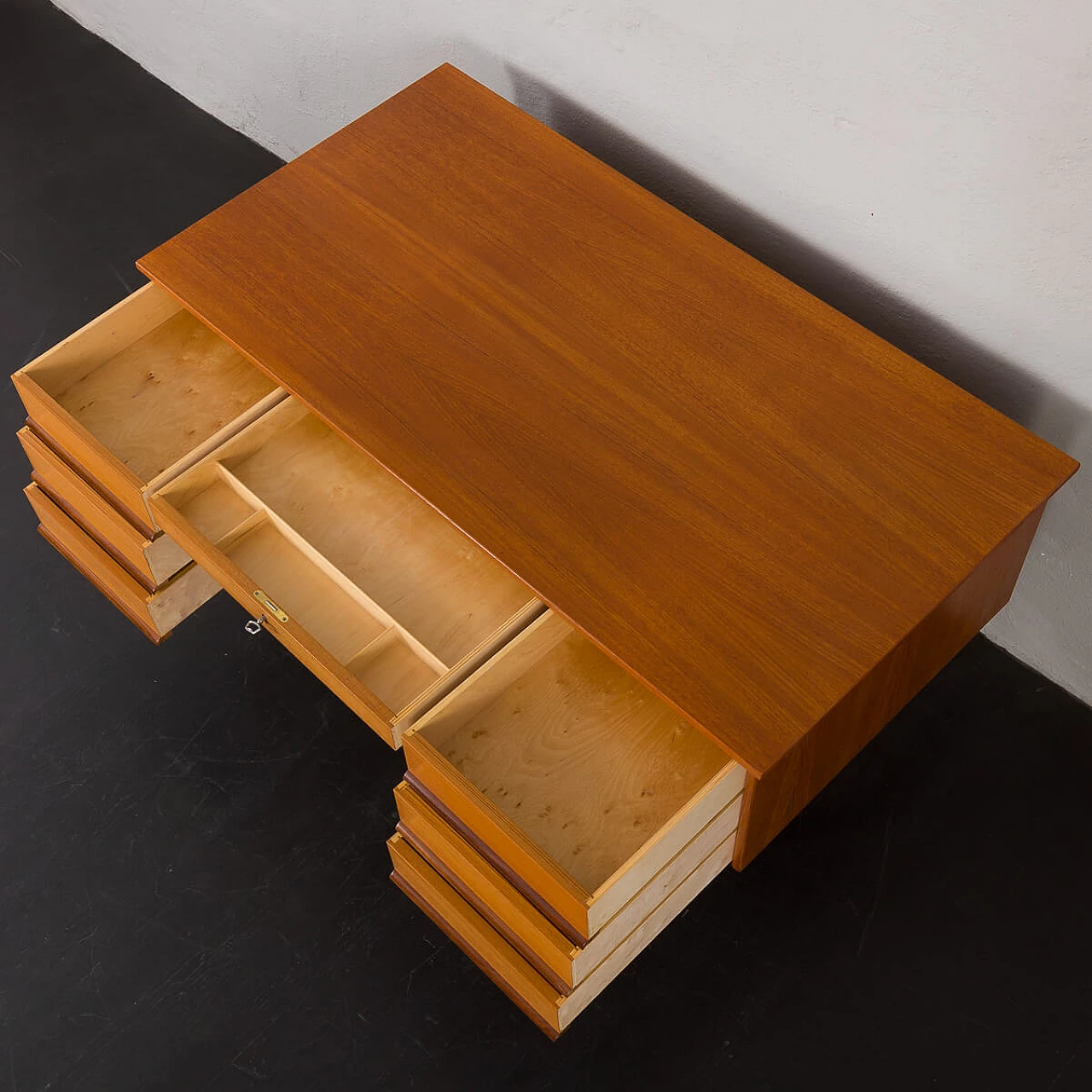 Scrivania vintage freestanding in teak con 7 cassetti, anni '60 13