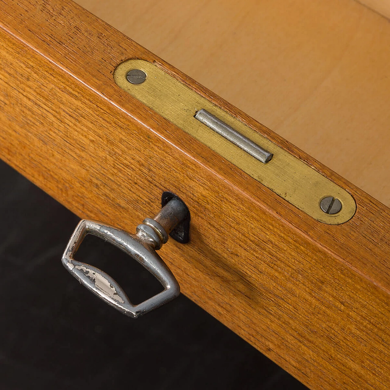 Scrivania vintage freestanding in teak con 7 cassetti, anni '60 15