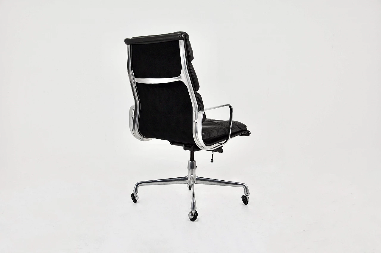 EA 216 Soft Pad armchair by Charles & Ray Eames for Herman Miller, 1970s 3