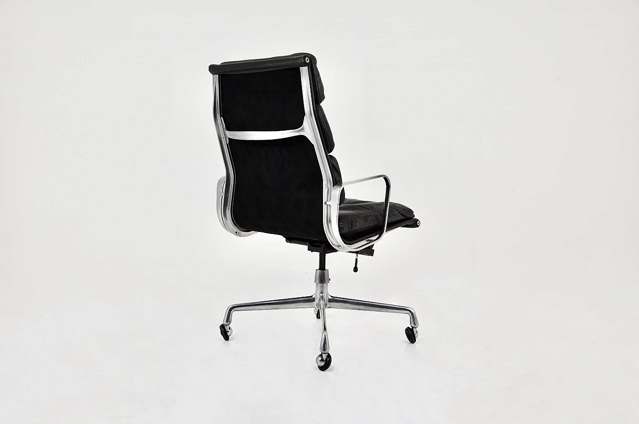 Poltrona EA 216 Soft Pad di Charles & Ray Eames per Herman Miller, anni '70 3