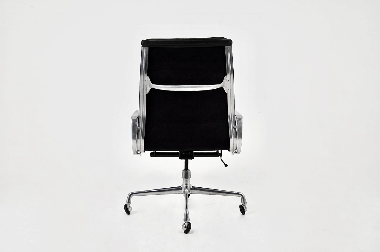 EA 216 Soft Pad armchair by Charles & Ray Eames for Herman Miller, 1970s 6