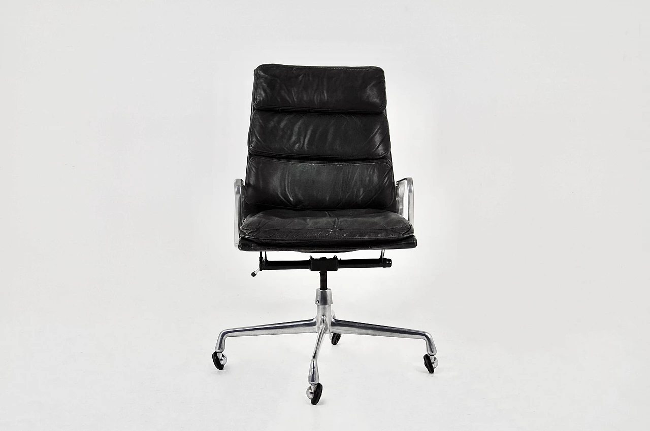 EA 216 Soft Pad armchair by Charles & Ray Eames for Herman Miller, 1970s 8
