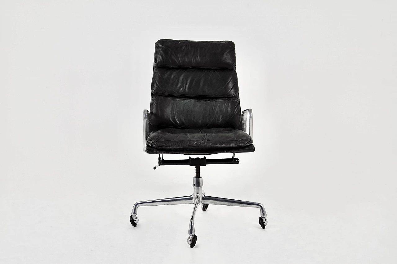 Poltrona EA 216 Soft Pad di Charles & Ray Eames per Herman Miller, anni '70 8