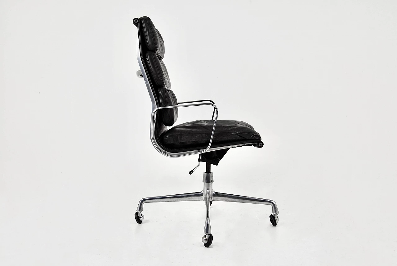 EA 216 Soft Pad armchair by Charles & Ray Eames for Herman Miller, 1970s 9