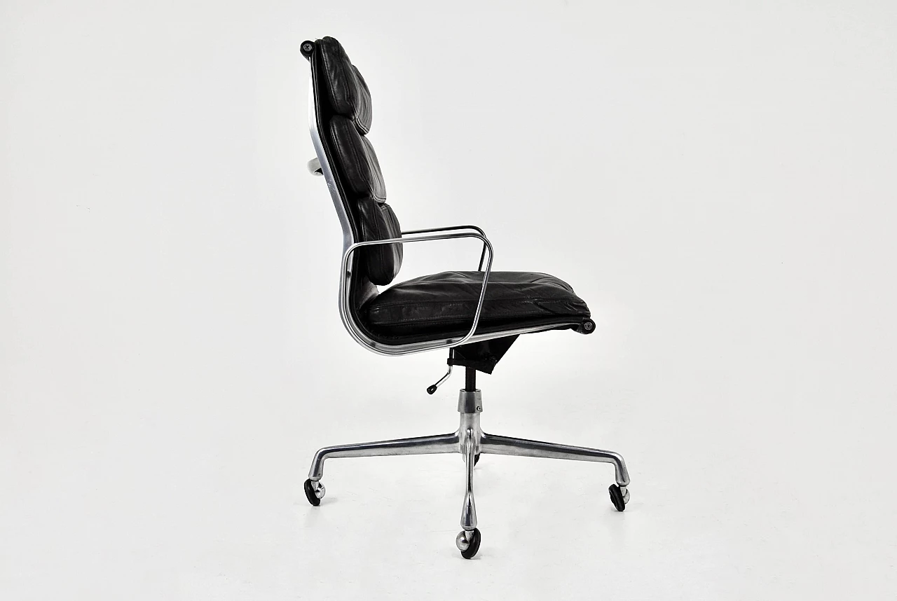 Poltrona EA 216 Soft Pad di Charles & Ray Eames per Herman Miller, anni '70 9