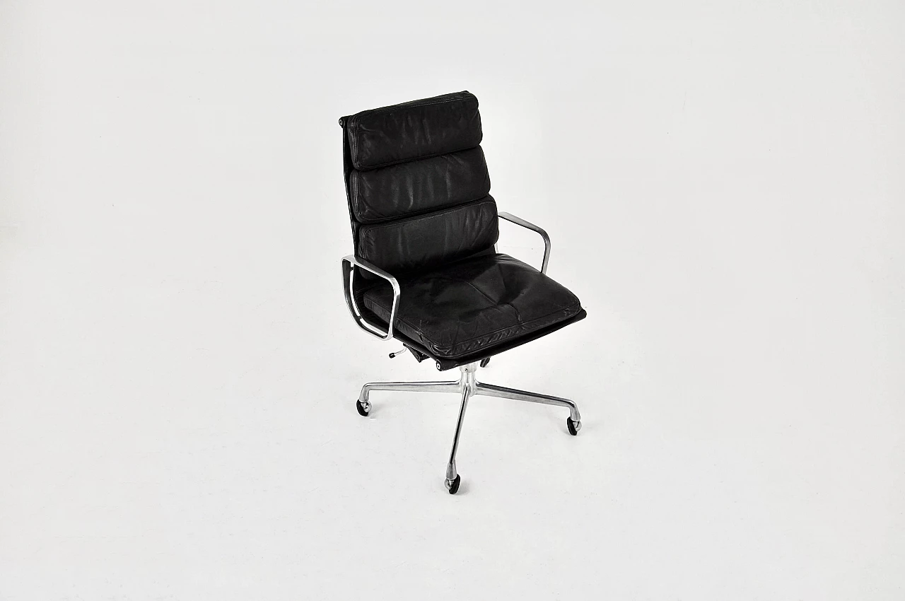 EA 216 Soft Pad armchair by Charles & Ray Eames for Herman Miller, 1970s 10