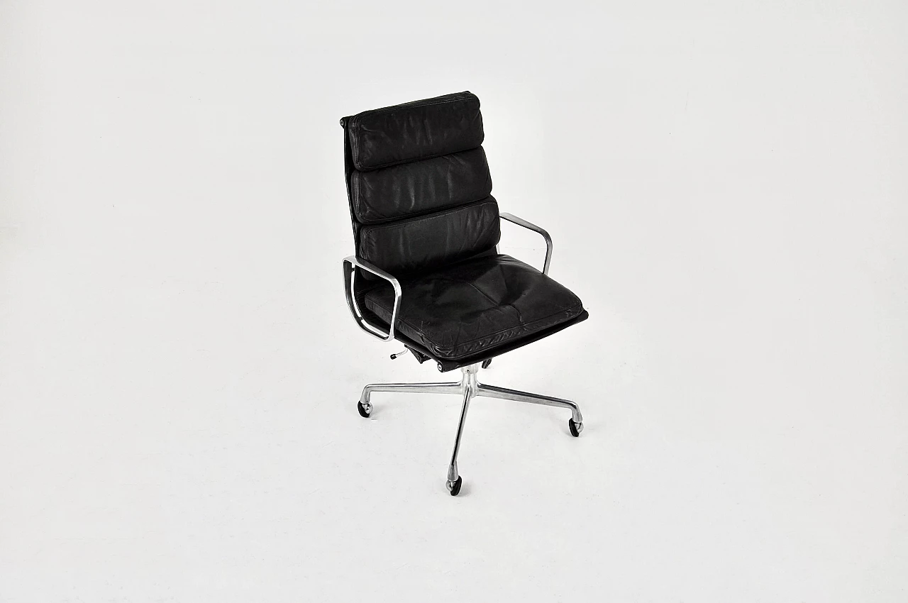 Poltrona EA 216 Soft Pad di Charles & Ray Eames per Herman Miller, anni '70 10