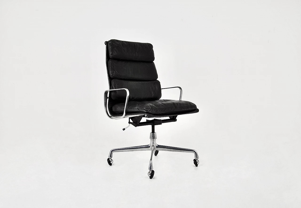 Poltrona EA 216 Soft Pad di Charles & Ray Eames per Herman Miller, anni '70 11