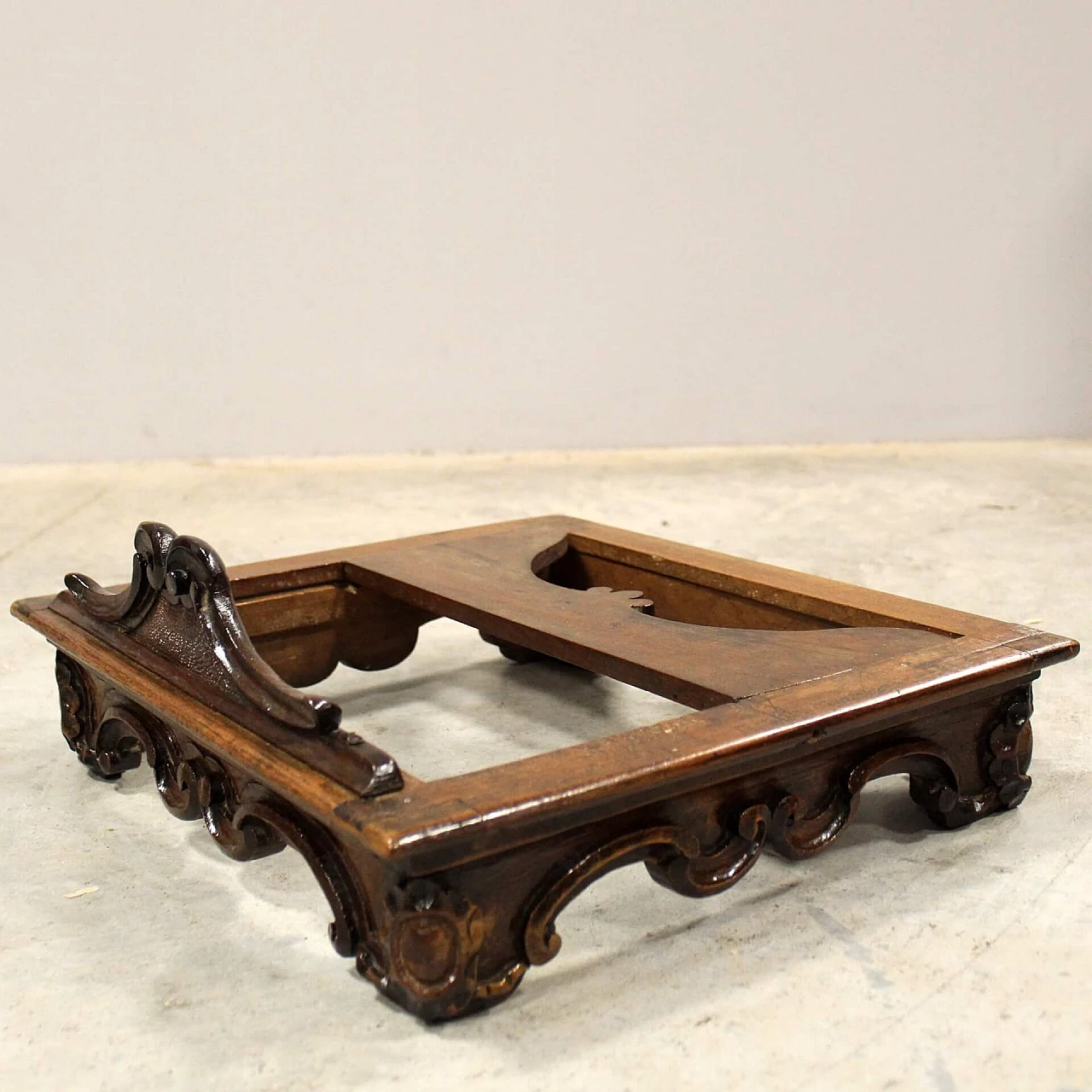 Louis XV table lectern in walnut, late 18th century 2