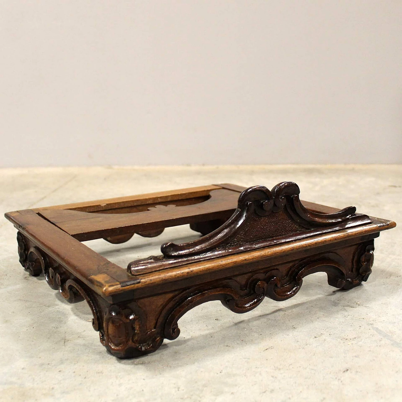 Louis XV table lectern in walnut, late 18th century 3