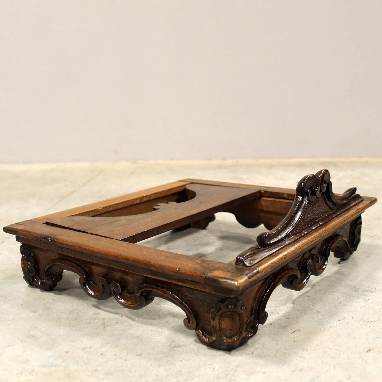 Louis XV table lectern in walnut, late 18th century 4