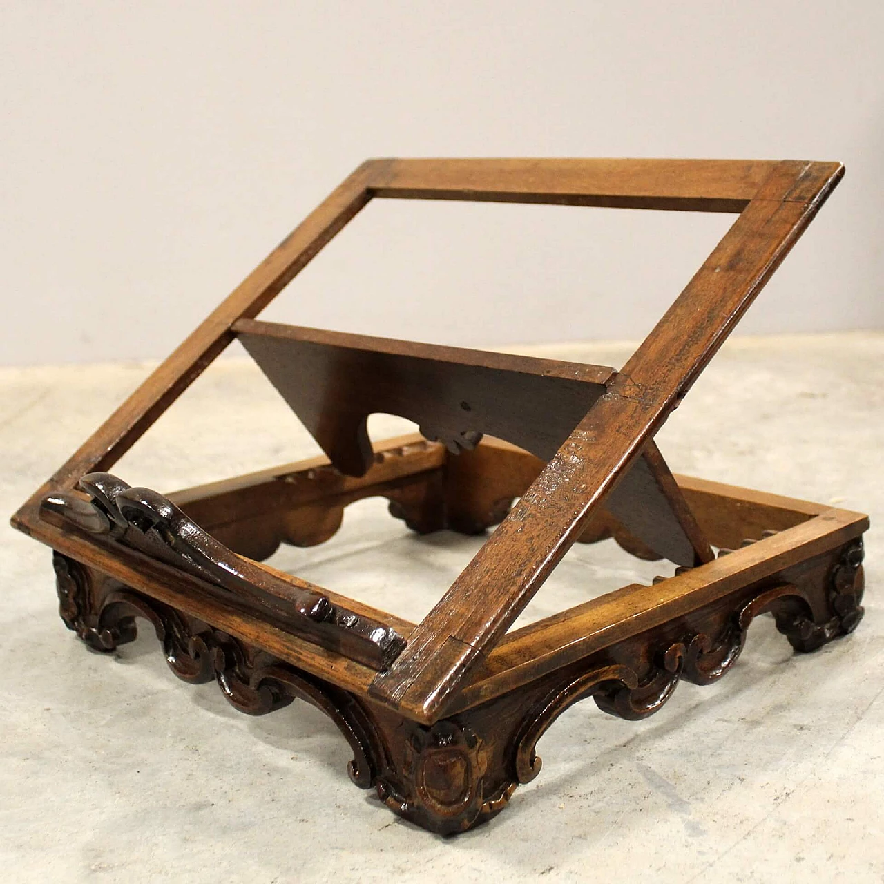 Louis XV table lectern in walnut, late 18th century 6