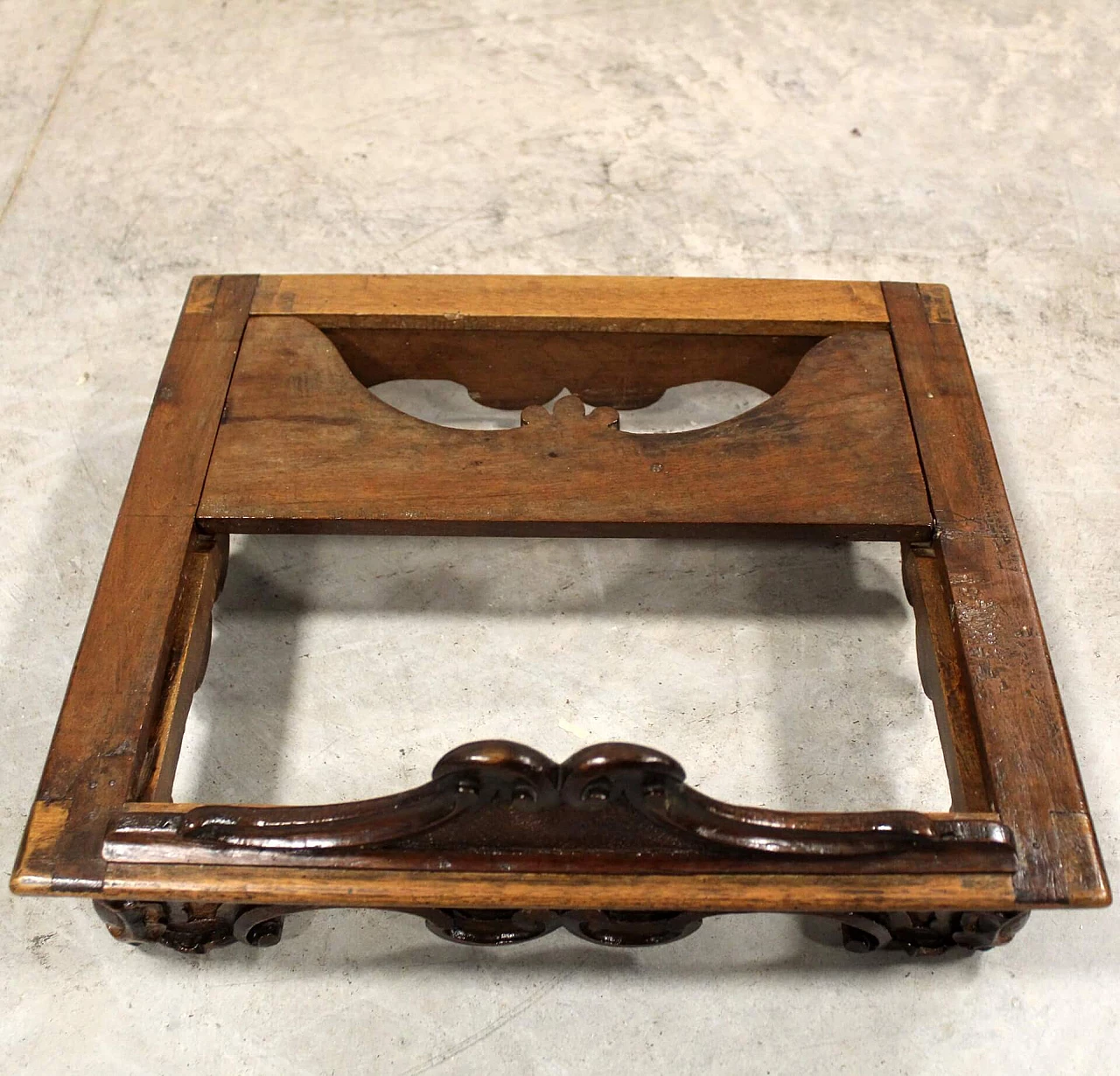 Louis XV table lectern in walnut, late 18th century 8