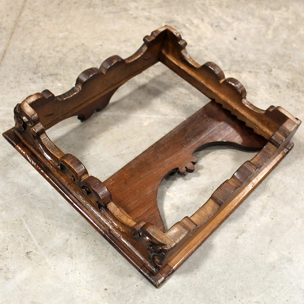 Louis XV table lectern in walnut, late 18th century 9