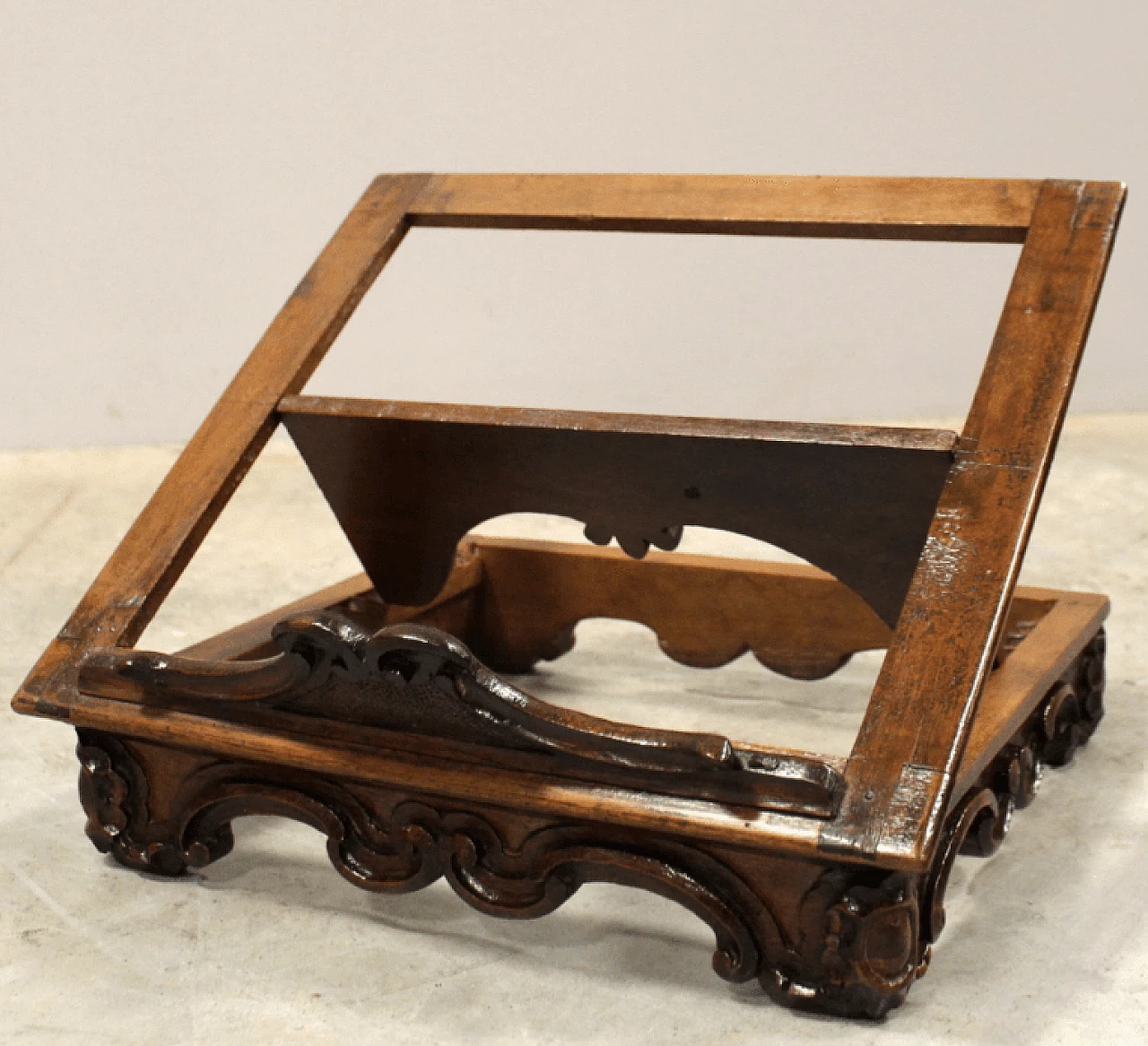 Louis XV table lectern in walnut, late 18th century 10