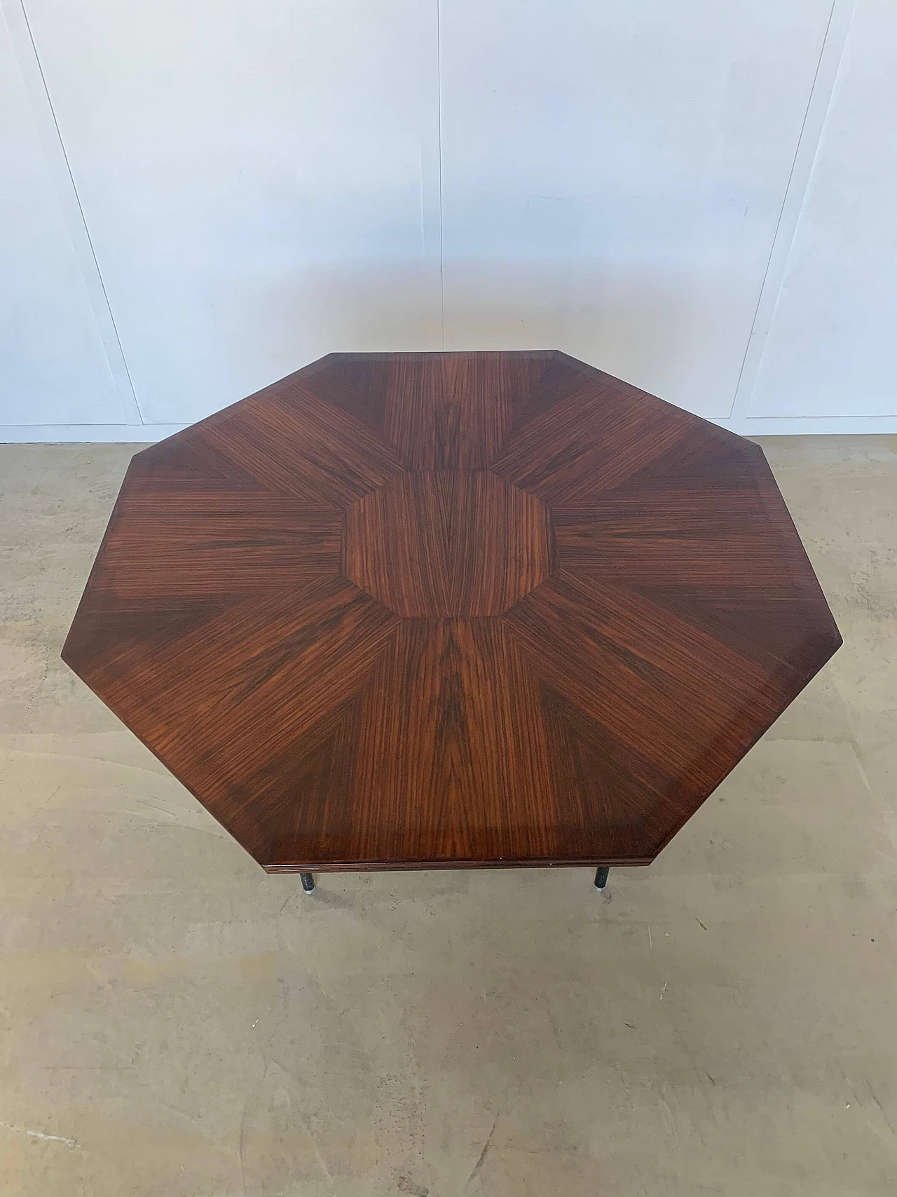 Tavolo ottagonale in teak intarsiato e metallo tubolare, anni '60 1376865