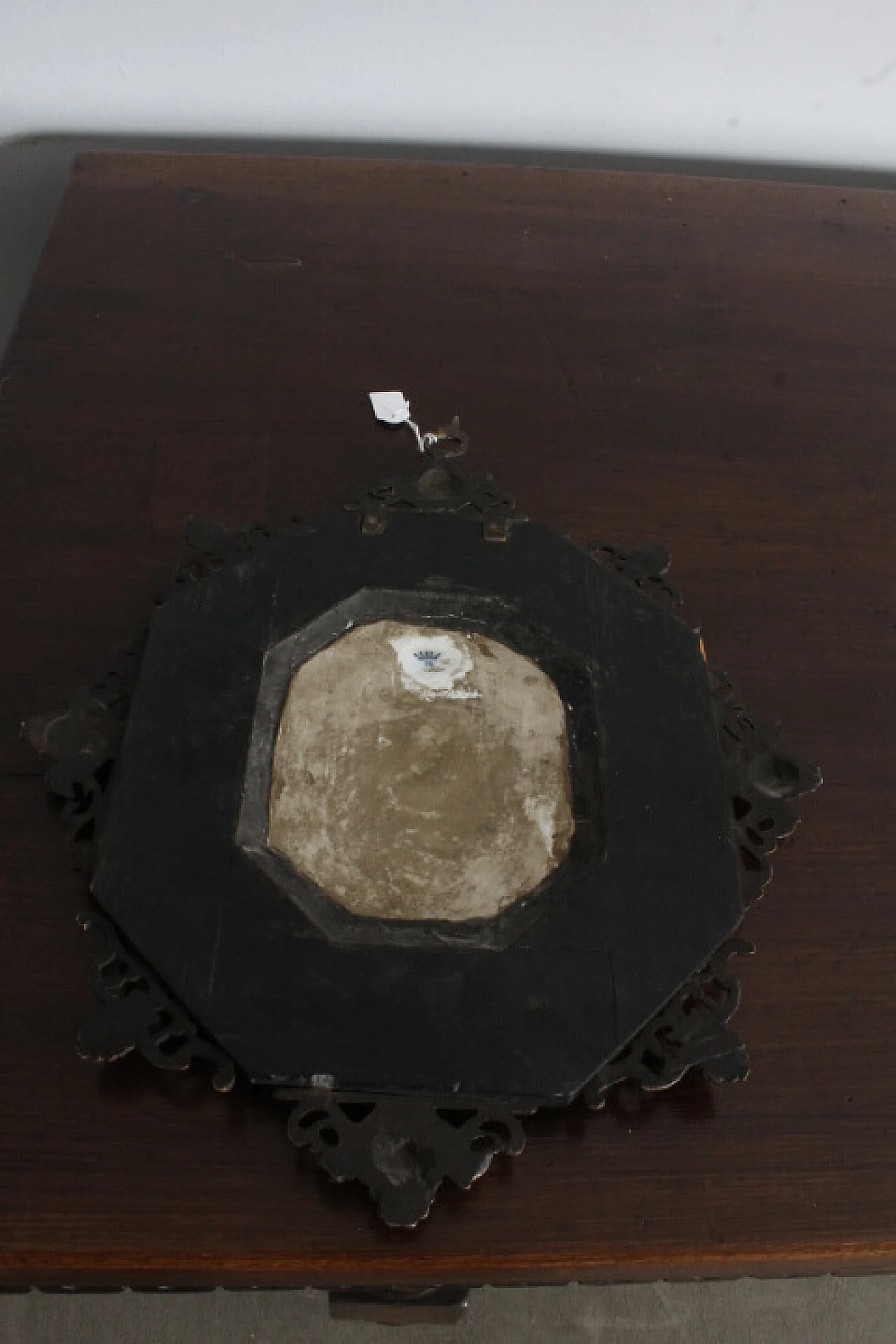 Placca in porcellana di Capodimonte con cornice in legno, pietre e metallo, '800 17