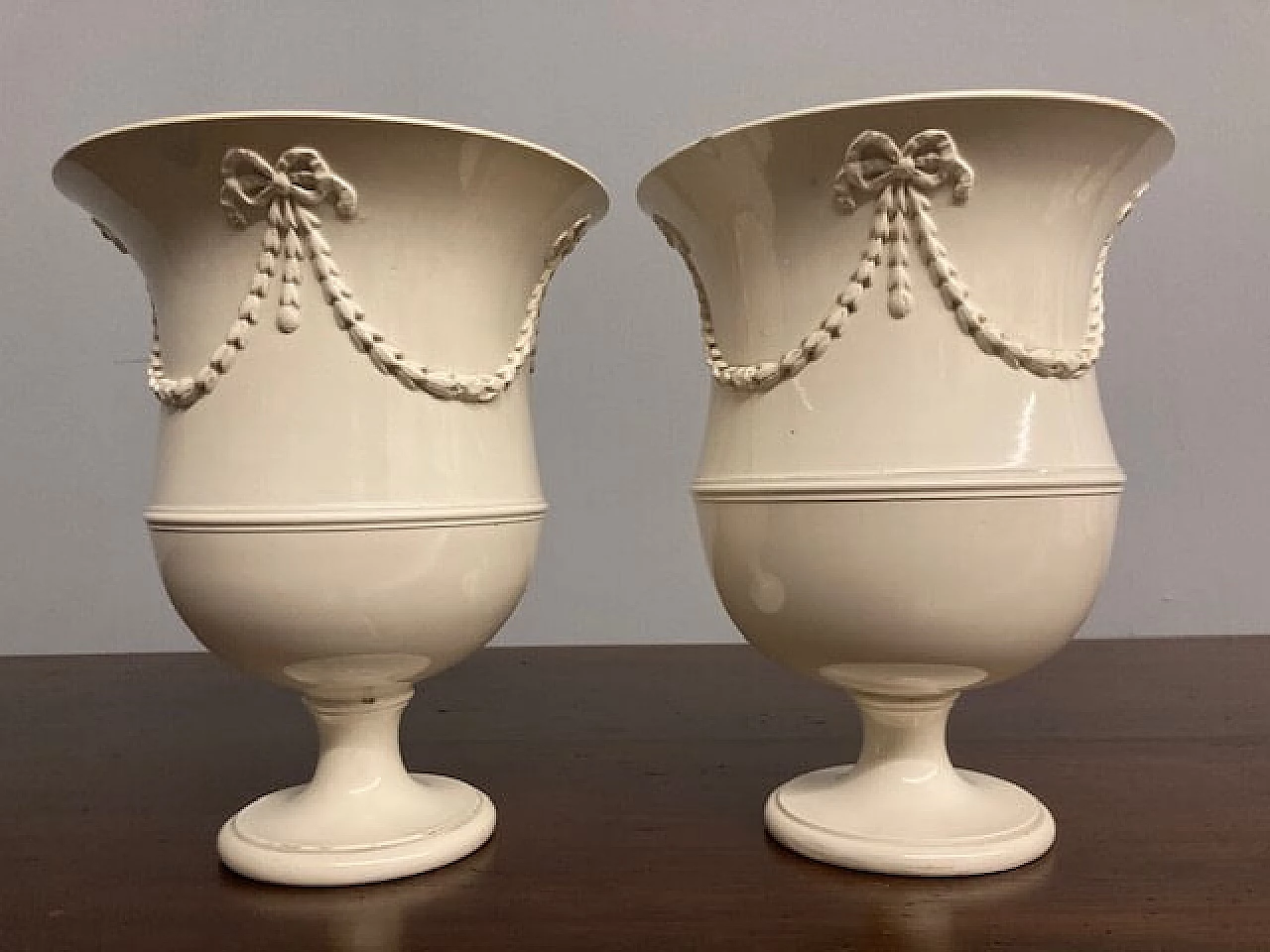 Coppia di vasi Vittoriani in ceramica smaltata, '800 1