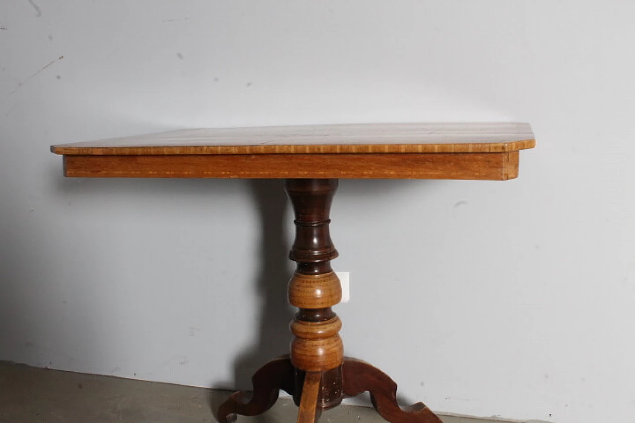 Walnut Rolo table with maple and dark walnut inlays, 19th century 4