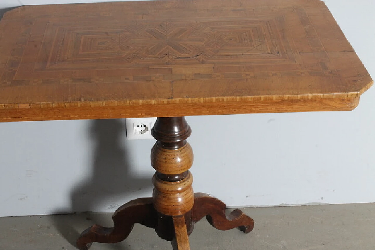Walnut Rolo table with maple and dark walnut inlays, 19th century 5