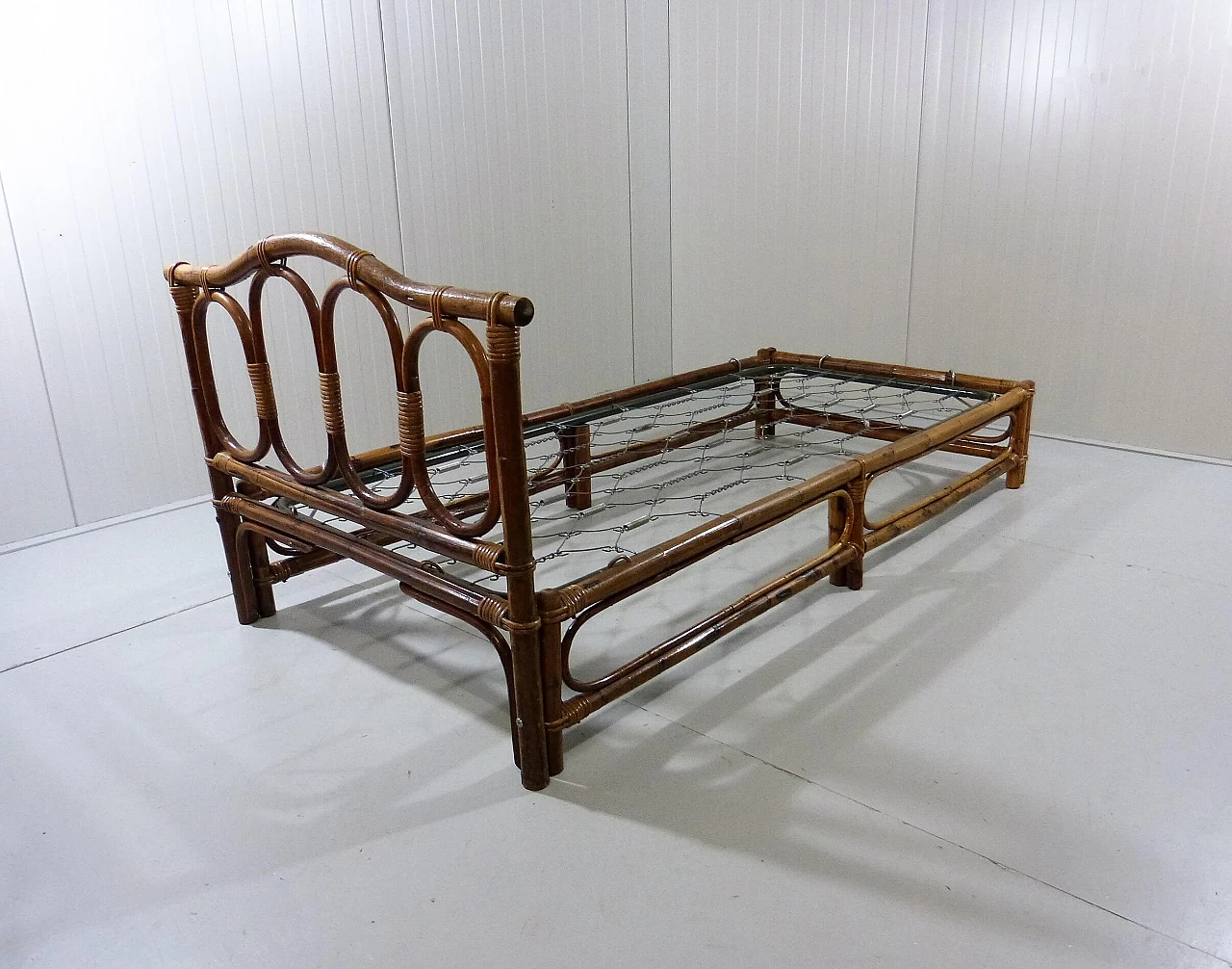 Brown varnished rattan daybed, 1970s 4