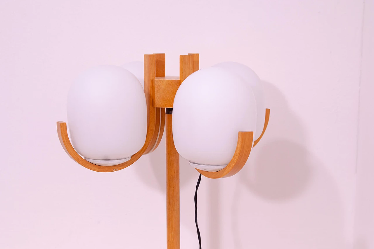 Lampada da terra in faggio con diffusori in vetro bianco opaco, anni '70 8
