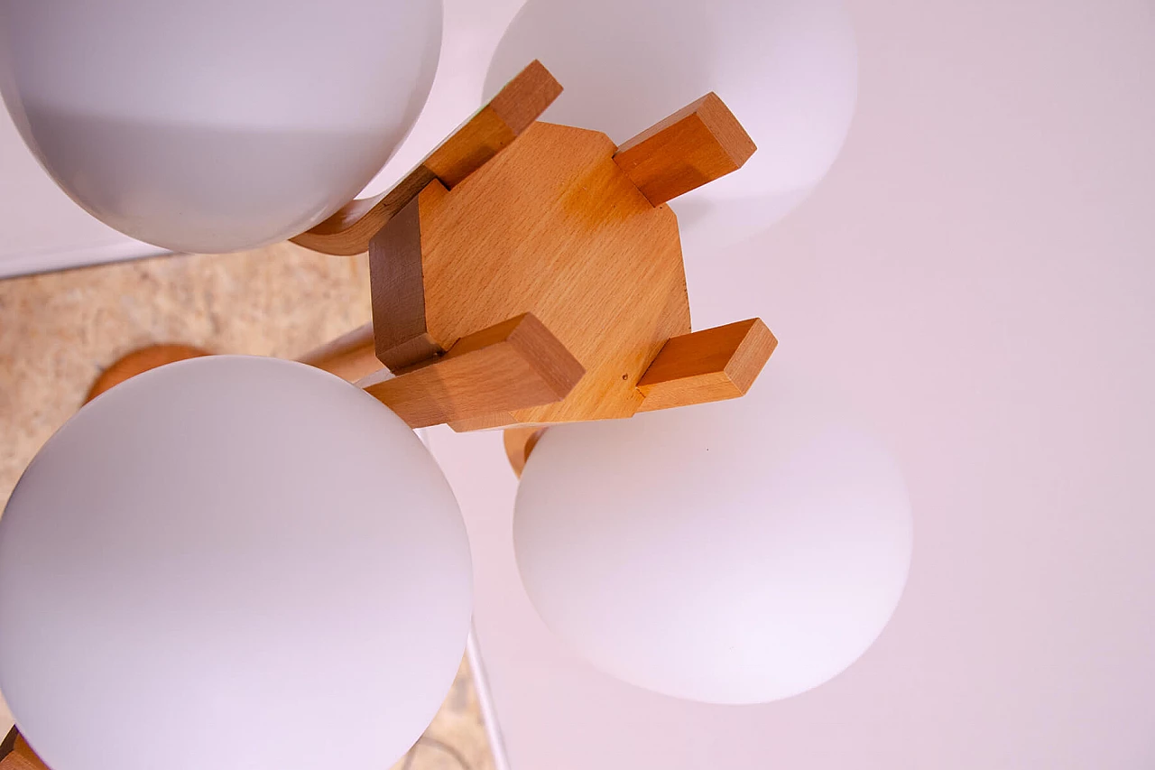 Lampada da terra in faggio con diffusori in vetro bianco opaco, anni '70 9