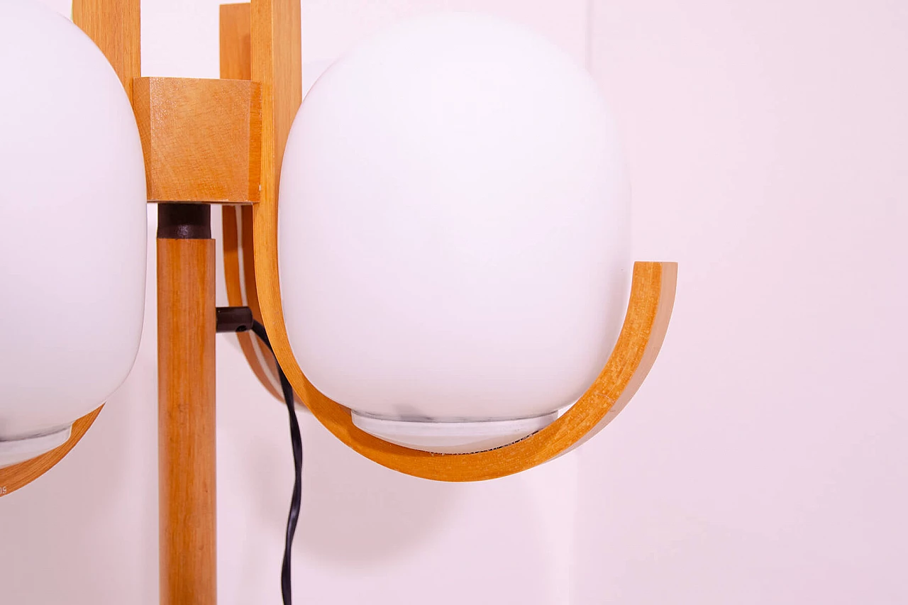 Lampada da terra in faggio con diffusori in vetro bianco opaco, anni '70 11