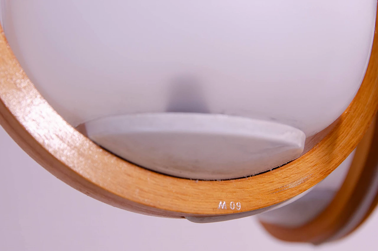 Lampada da terra in faggio con diffusori in vetro bianco opaco, anni '70 16