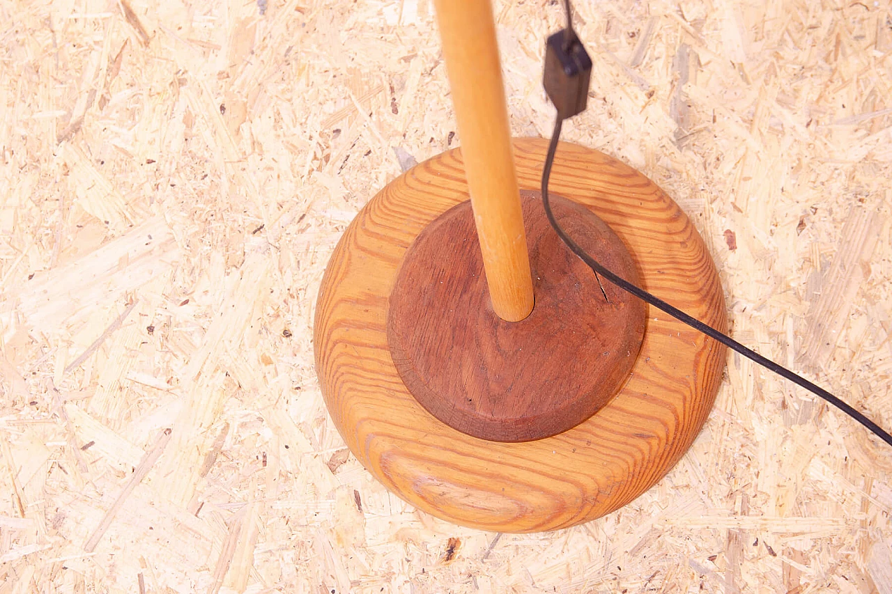 Lampada da terra in faggio con diffusori in vetro bianco opaco, anni '70 17